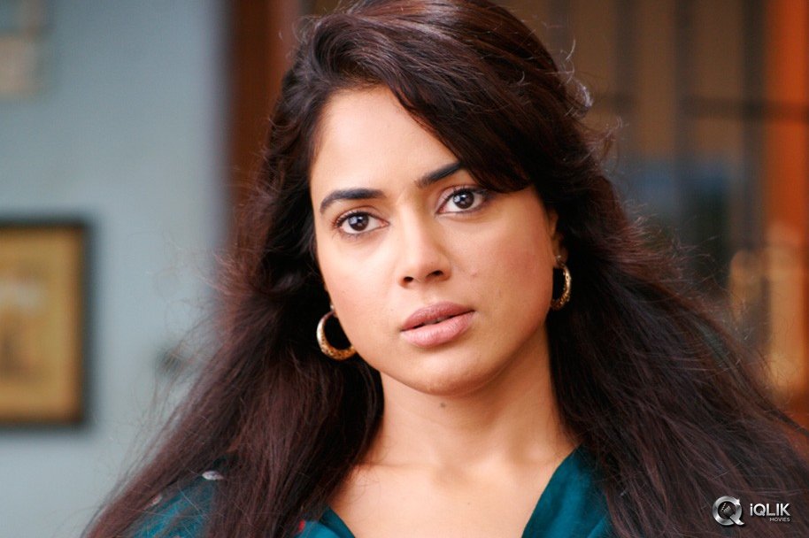 Sameera-Reddy
